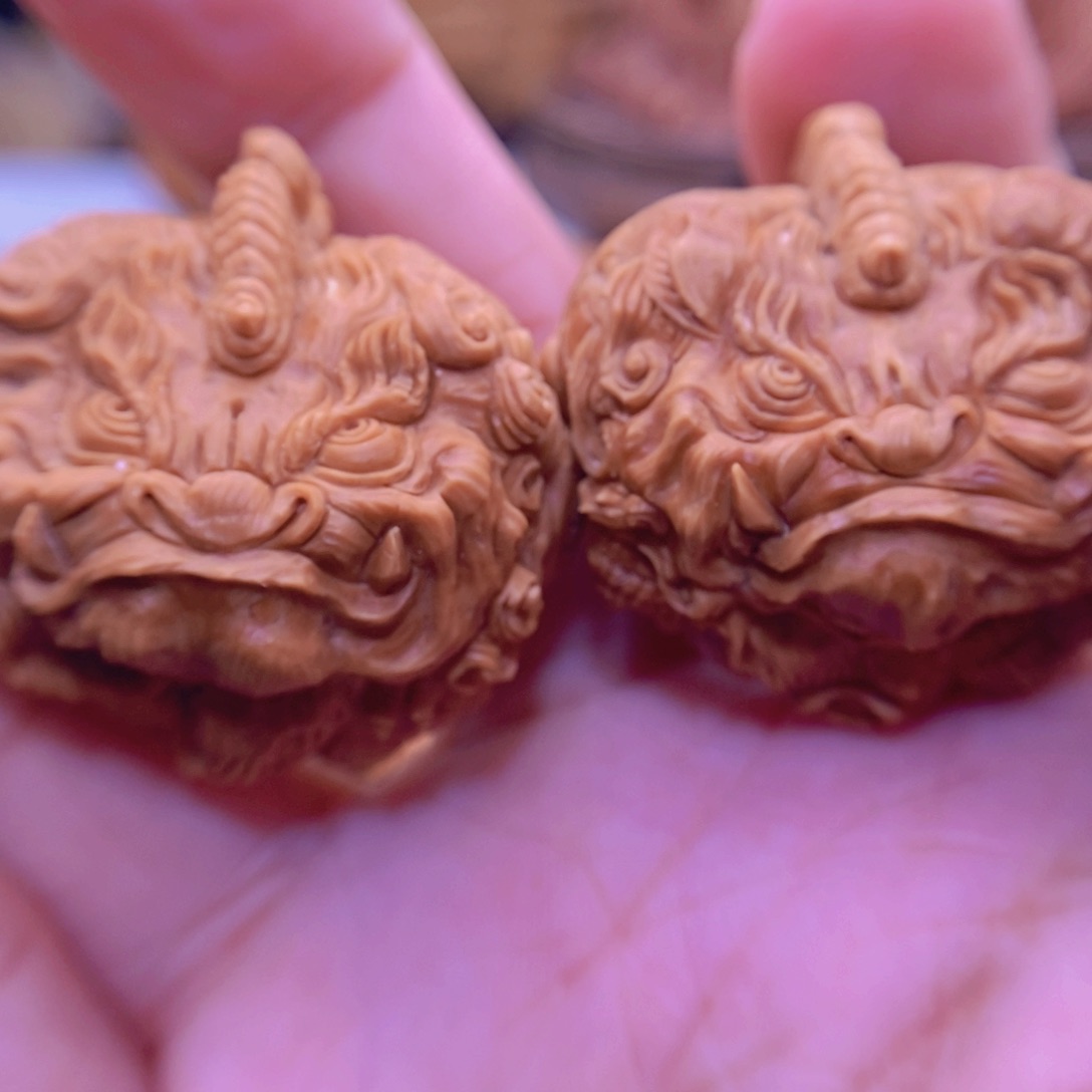 文玩核桃把件?**丶纯手工雕刻貔貅