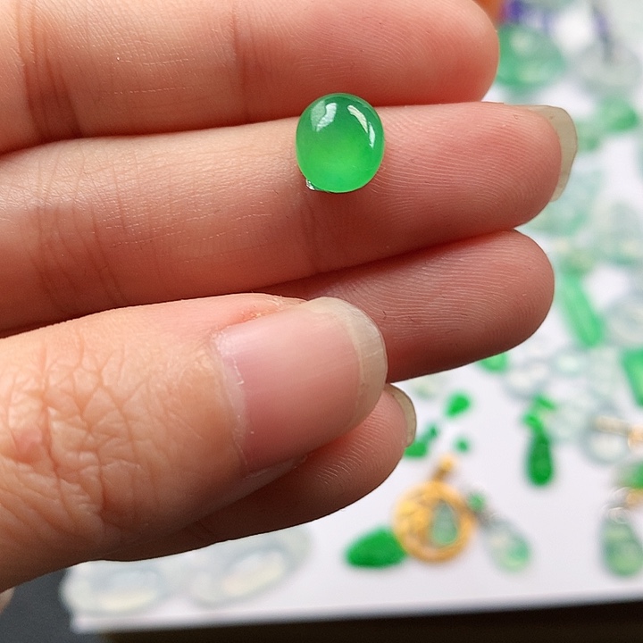 翡翠吊坠(不含链)未镶嵌小*儿蛋面