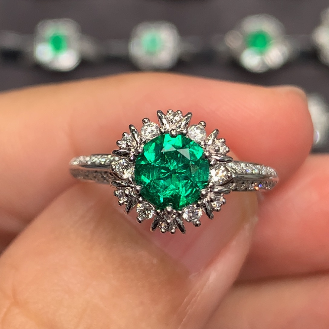 祖母绿戒指铂Pt950镶嵌