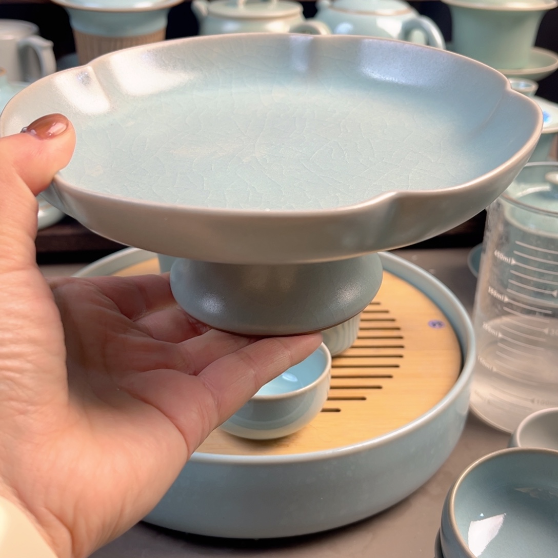 摆件陶瓷仿古釉高足葵口果盘