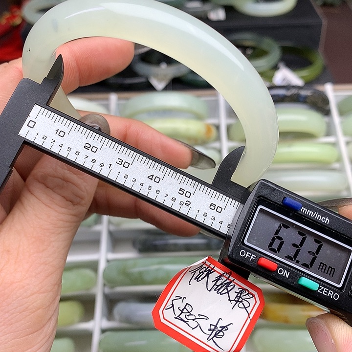 蛇纹石玉手镯未镶嵌ye645 