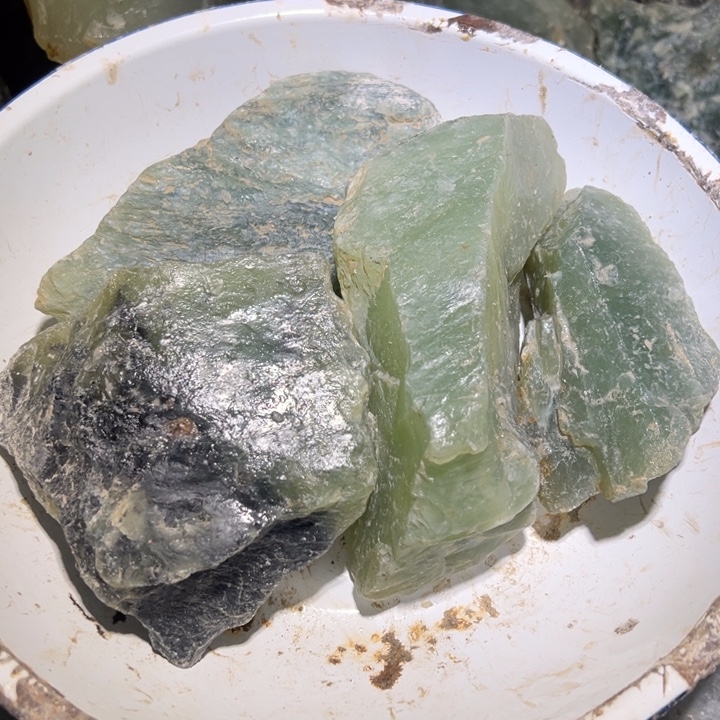 蛇纹石玉未镶嵌珠宝奇石