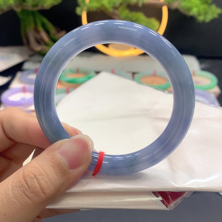 翡翠手镯未镶嵌翡翠