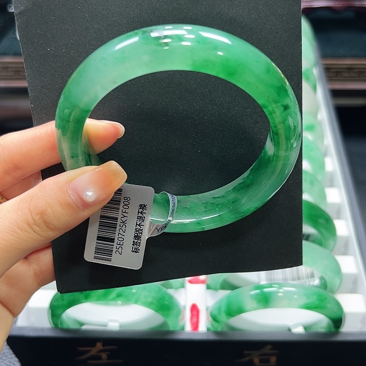 石英质玉（非洲翠）未镶嵌手镯