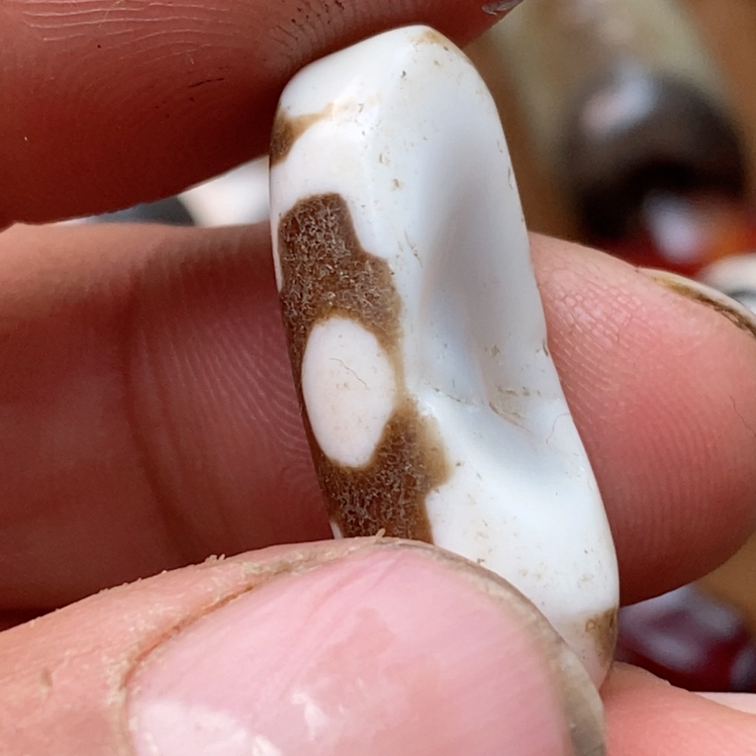 DIY琉璃珠子的颜色是蓝色的