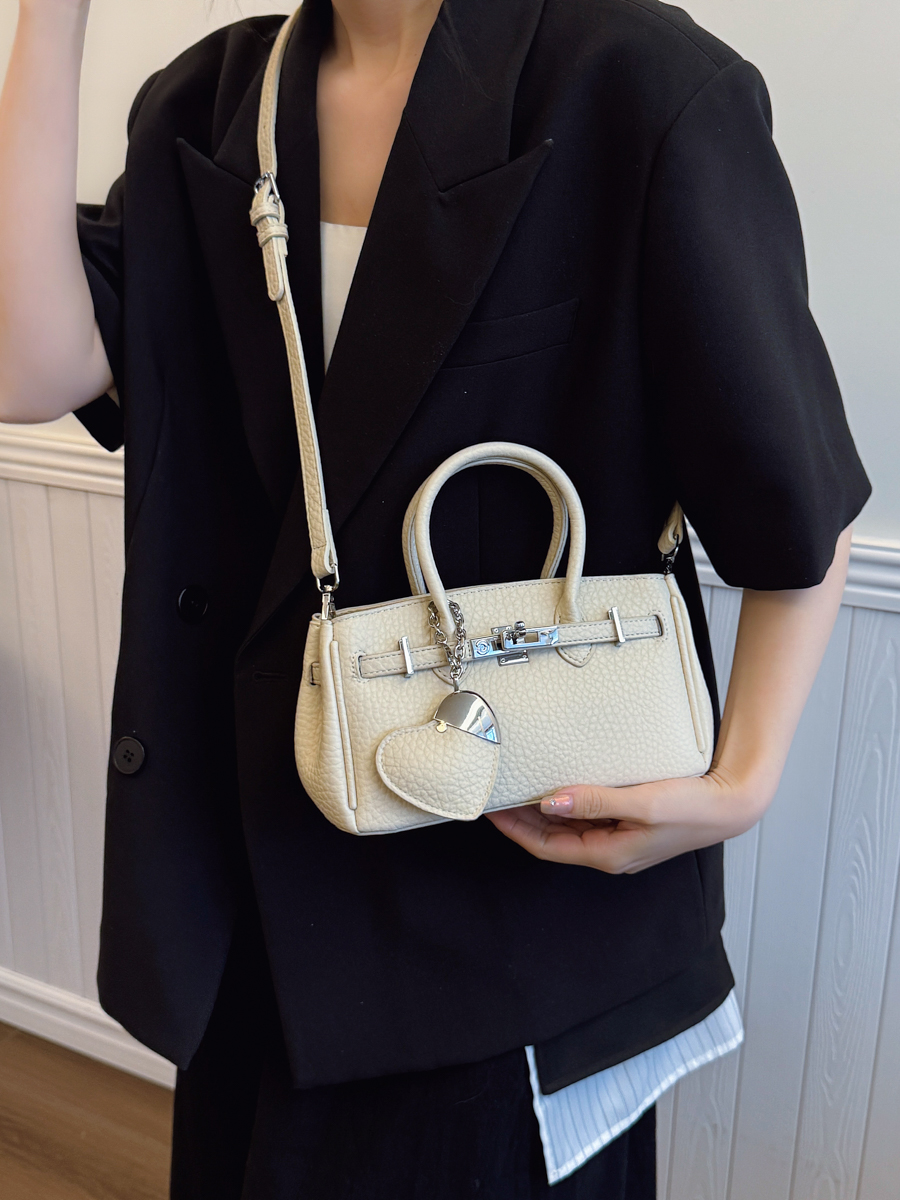 包方形韩版甜美风软皮斜挎包斜跨时尚高街穿搭