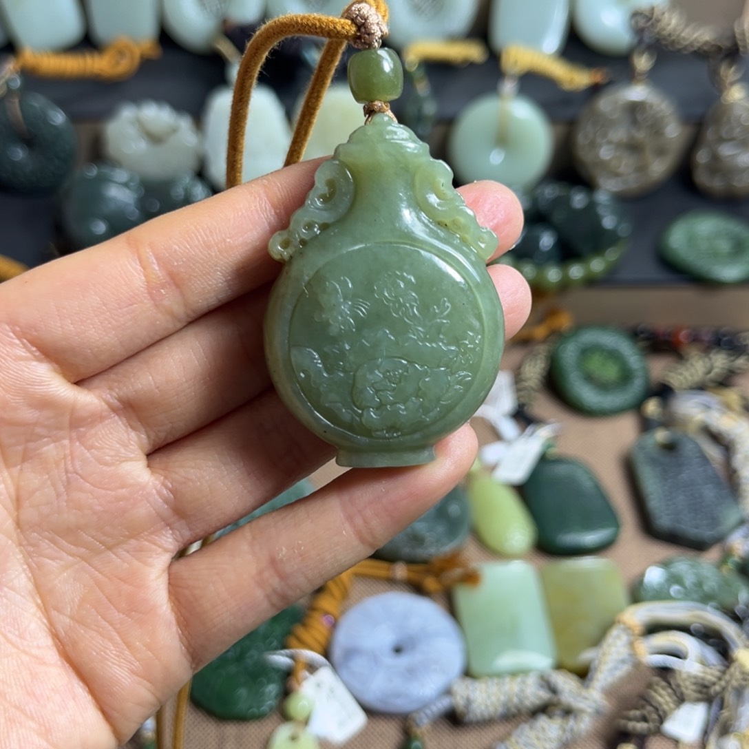 攸***宝和田玉（糖玉）未镶嵌颈饰