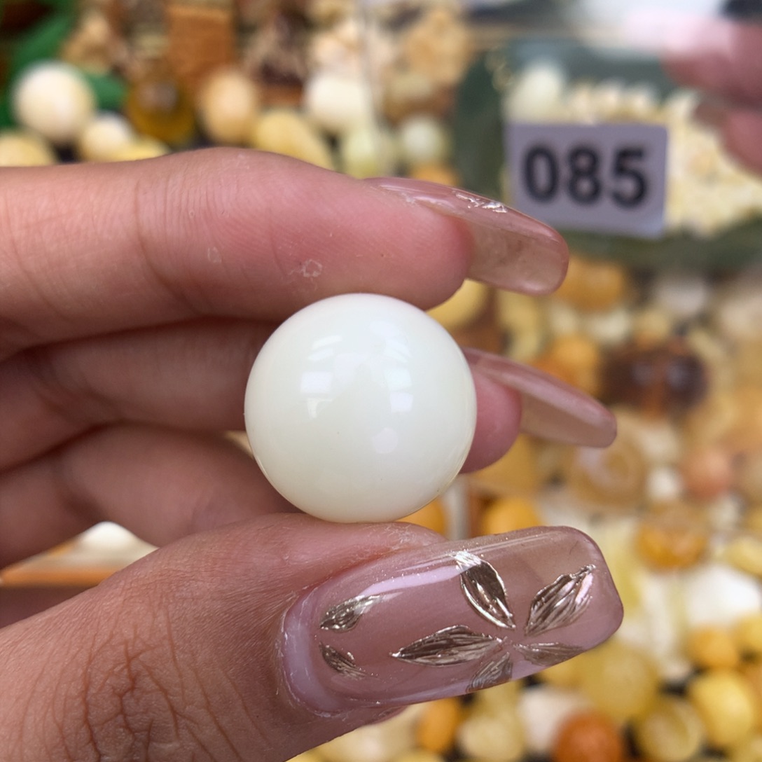 未镶嵌琥珀珠宝奇石17.5