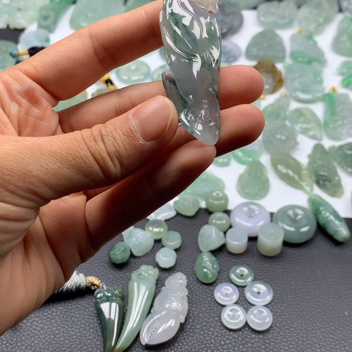 翡翠颈饰未镶嵌悟道