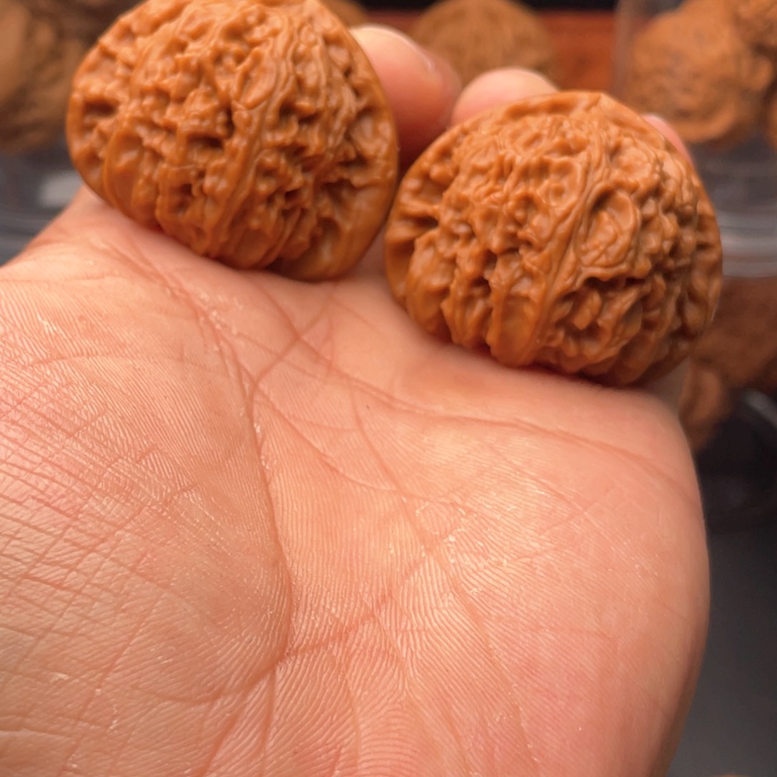 文玩核桃吊坠43糖三角