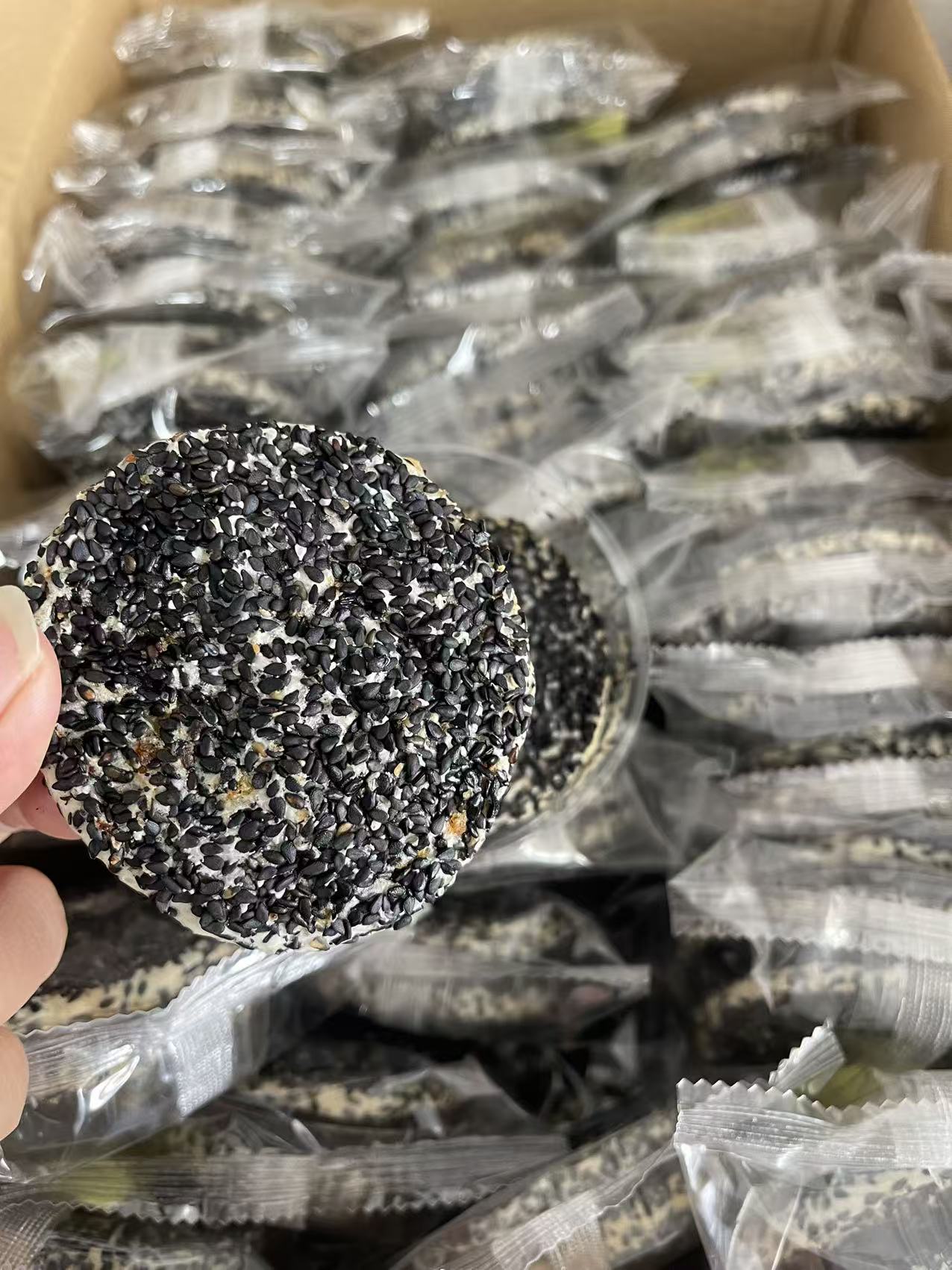 广西迷你芝麻饼包邮