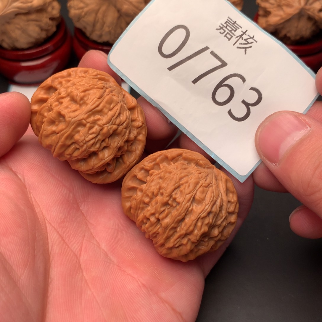 文玩核桃把件浩*球白40