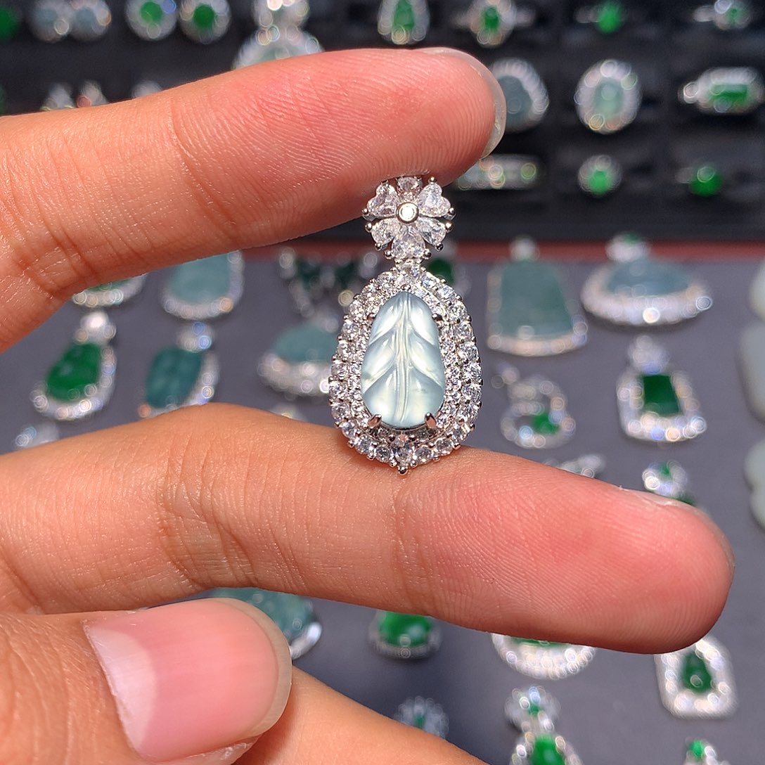 翡翠未镶嵌吊坠(不含链)