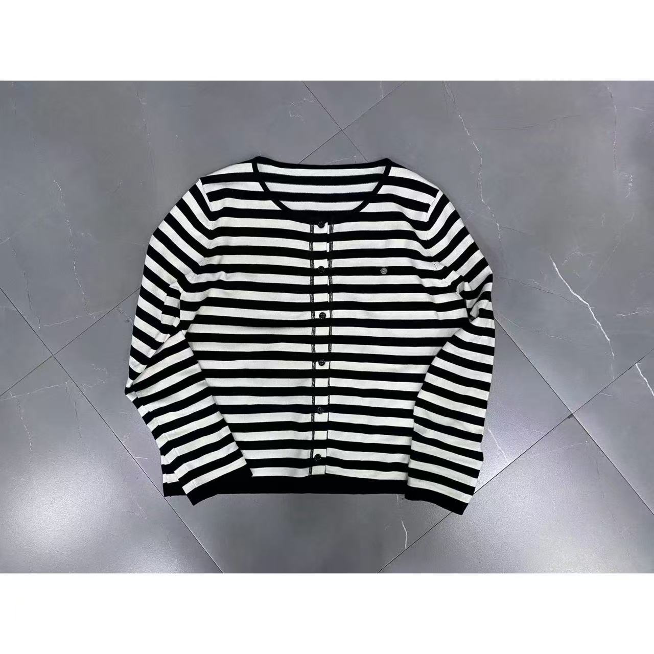  【新品】黑白条压线开衫