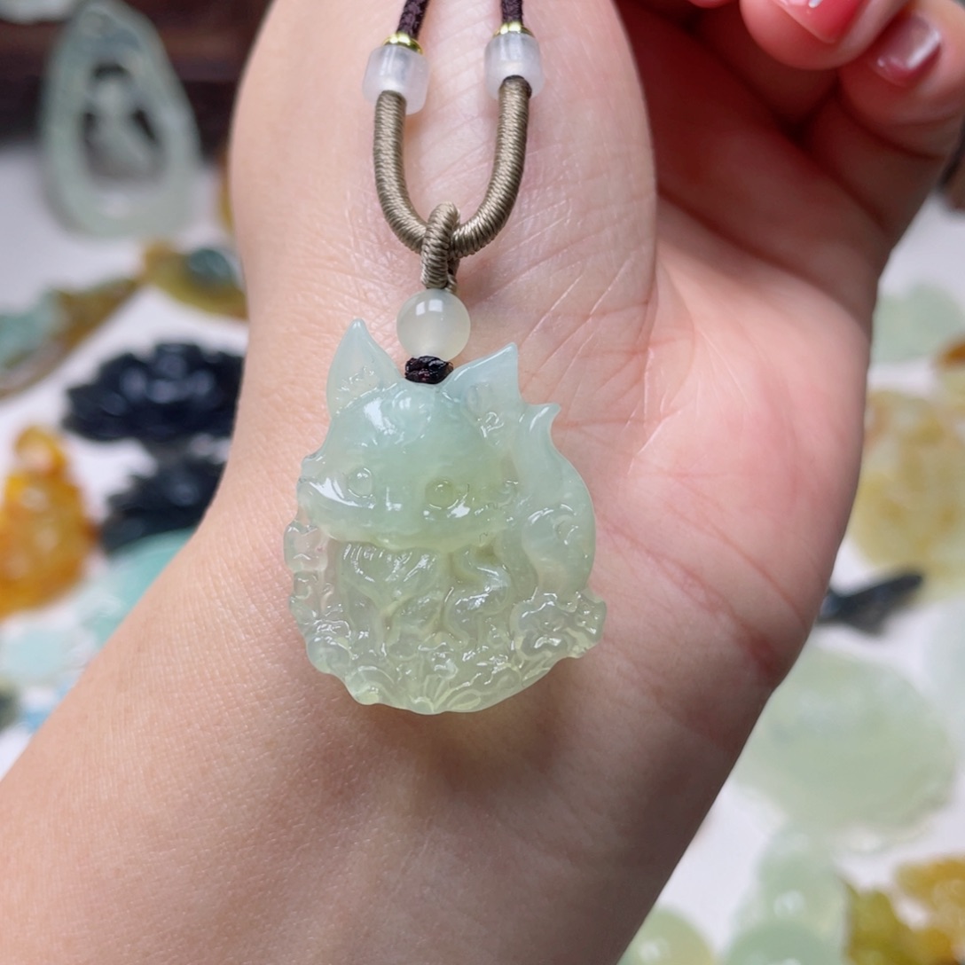 蛇纹石玉颈饰未镶嵌