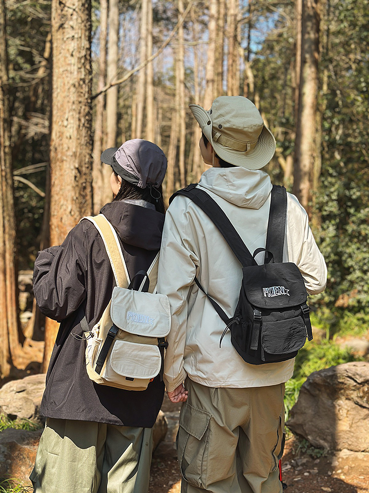 双肩包男女适用户外休闲徒步登山旅行实用小书包运动简约潮流韩版