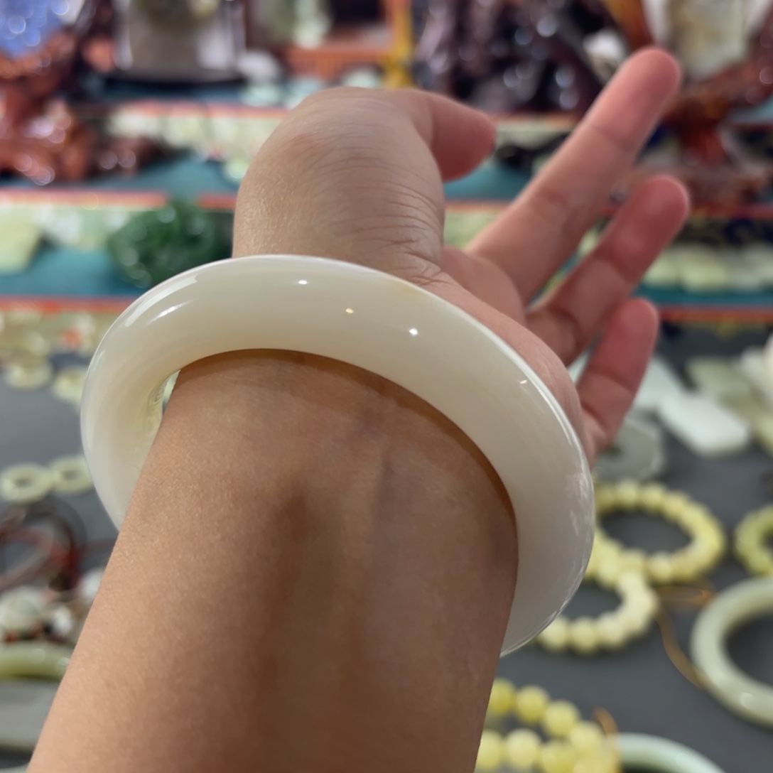 和田玉（糖玉）未镶嵌颈饰阳****地