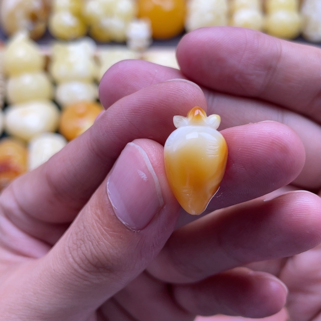 小***儿琥珀未镶嵌裸石蜜蜡