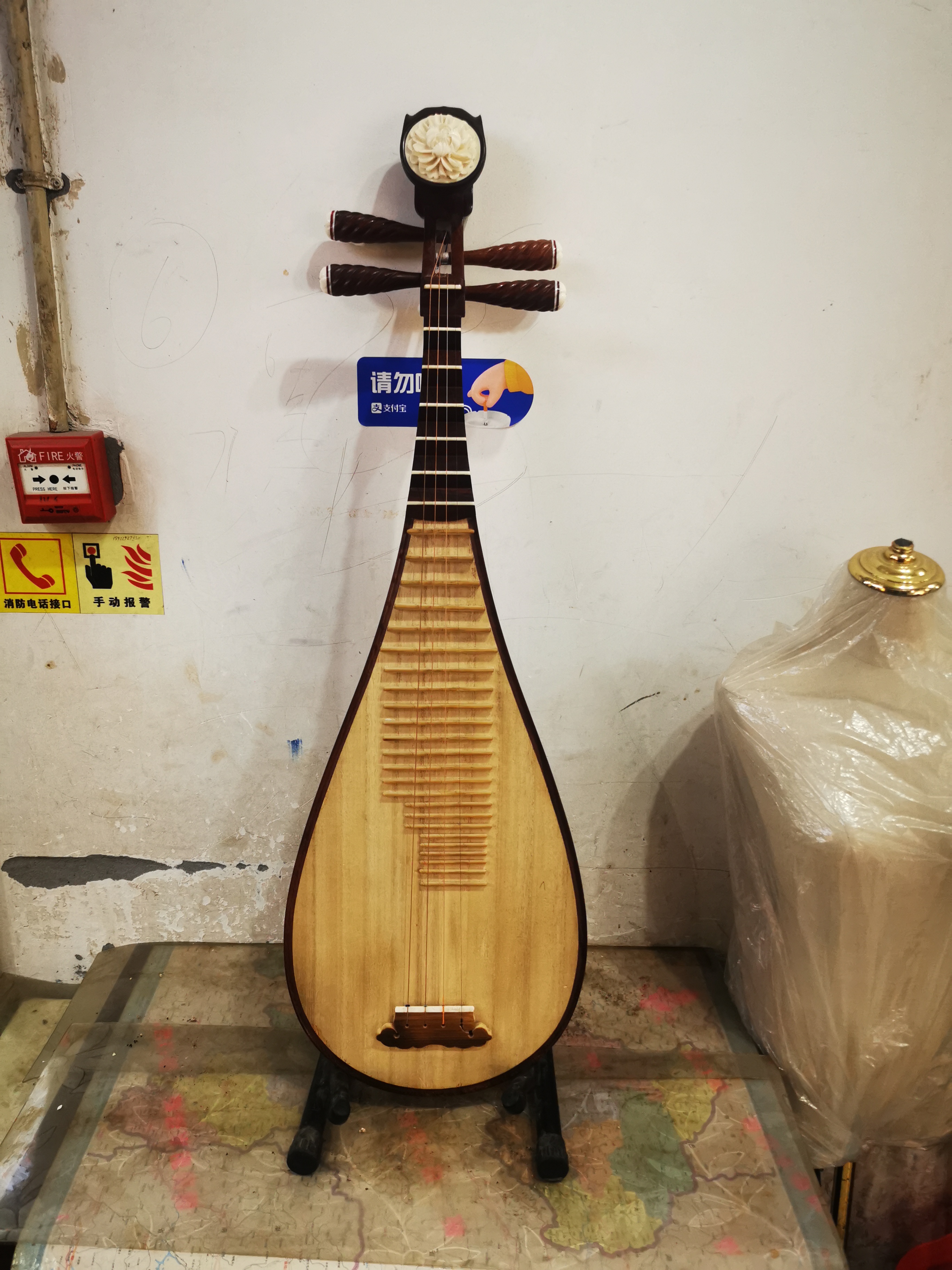 花梨木原木抛光成人琵琶（牡丹头）