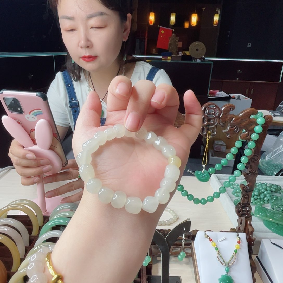 密玉（石英质玉）未镶嵌颈饰
