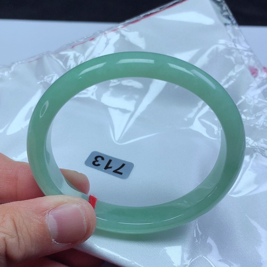 翡翠手镯未镶嵌58贵妃