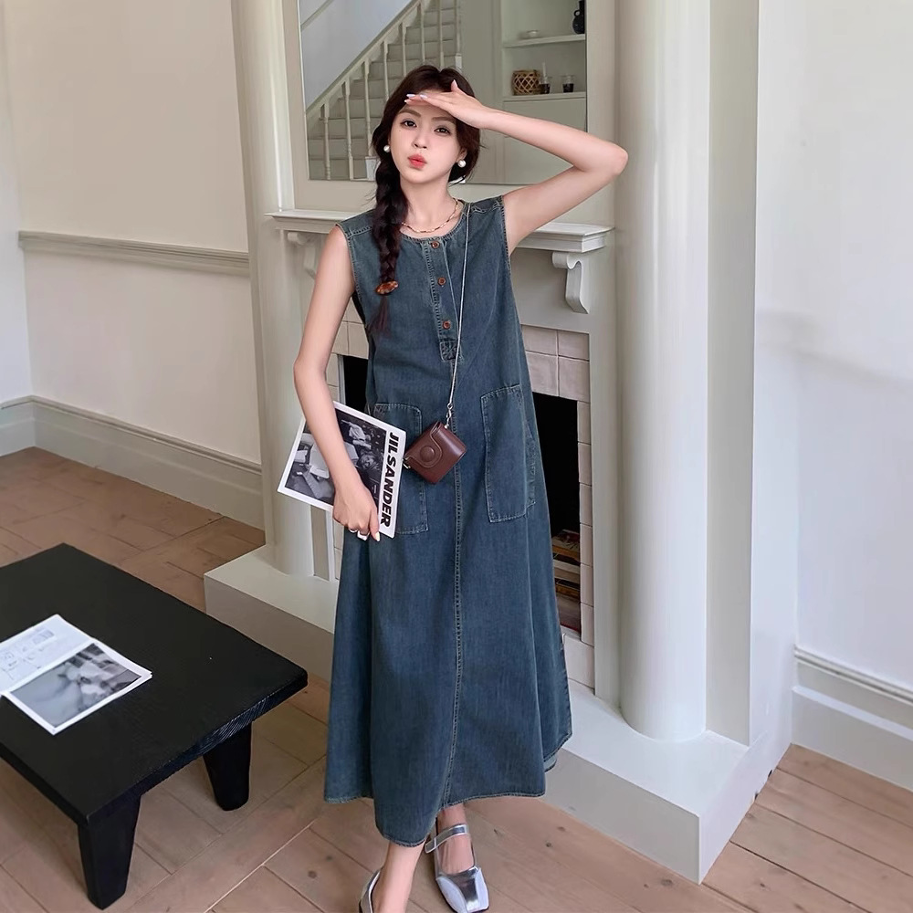 牛仔连衣裙夏季新款2025韩版高级感无袖裙中长款洋气减龄大口袋裙