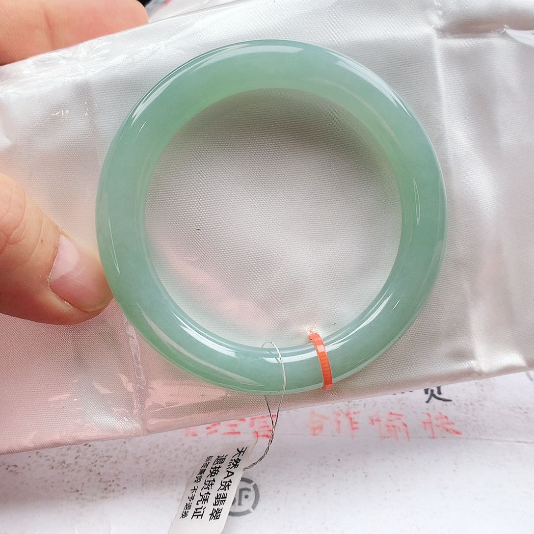 翡翠手镯未镶嵌天然翡翠手镯