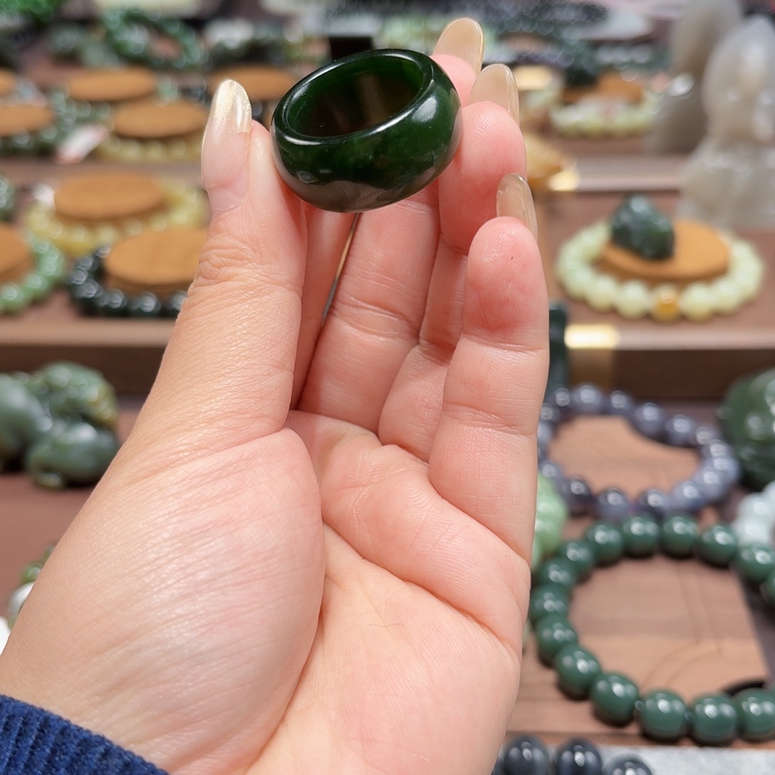 冬***人和田玉（碧玉）未镶嵌手链俄