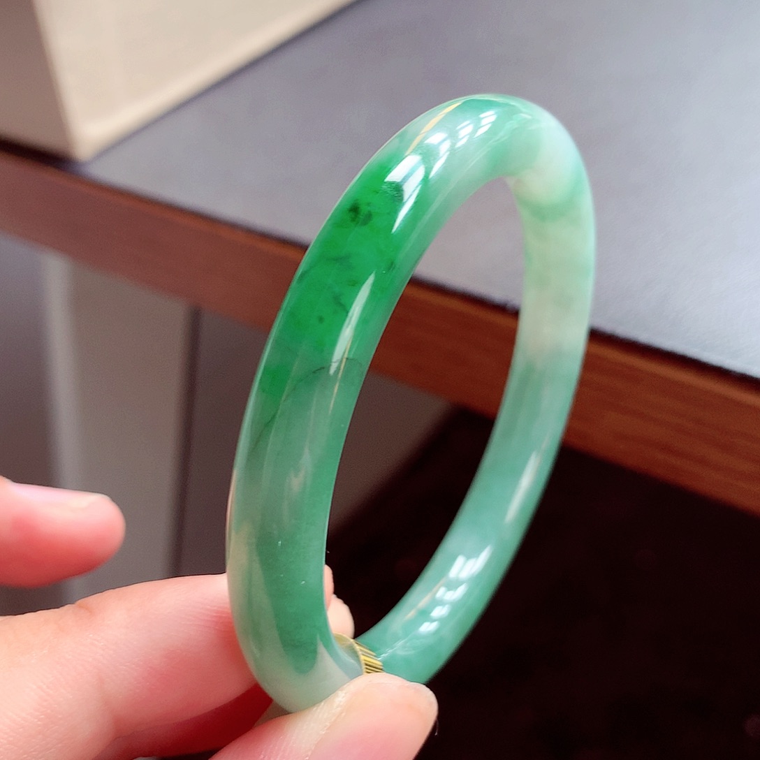 翡翠手镯未镶嵌缅甸翡翠