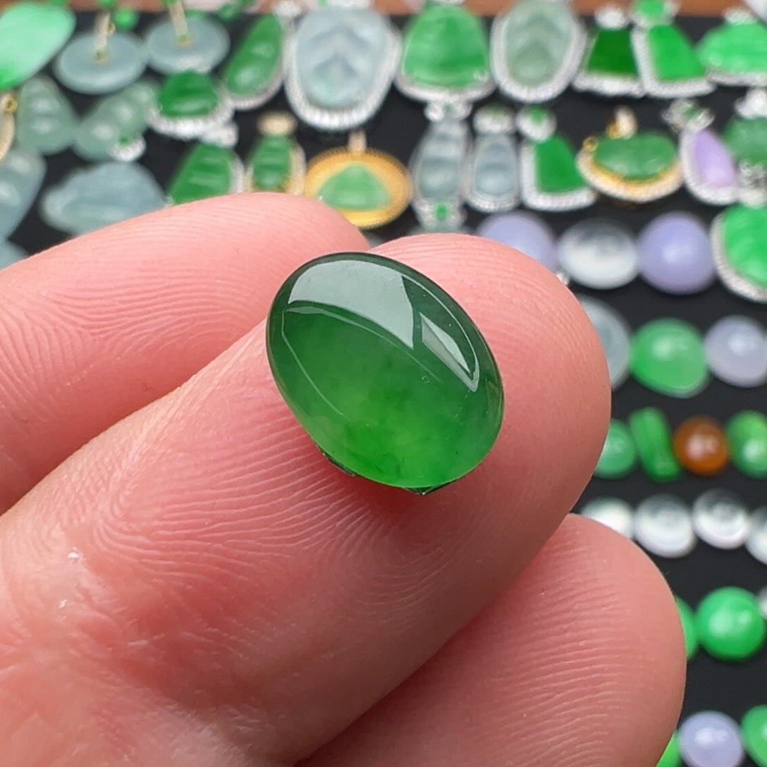 翡翠颈饰未镶嵌蛋面10.7