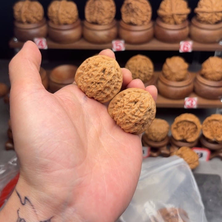 油***商吊坠文玩核桃三角白50