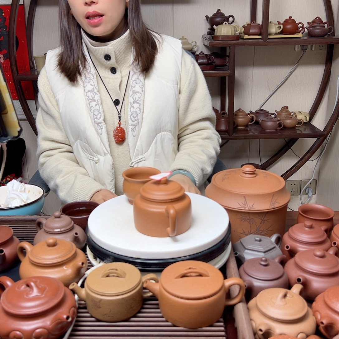 段泥茶壶300 CC左右的容量