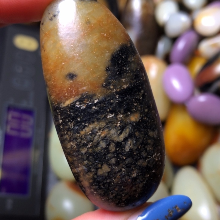 和田玉（翠青玉）未镶嵌珠宝奇石