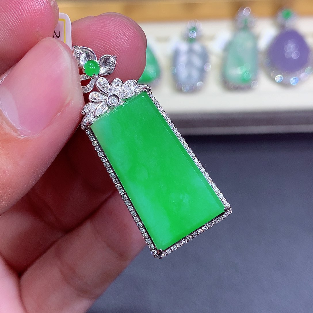 翡翠吊坠(不含链)18K金镶嵌