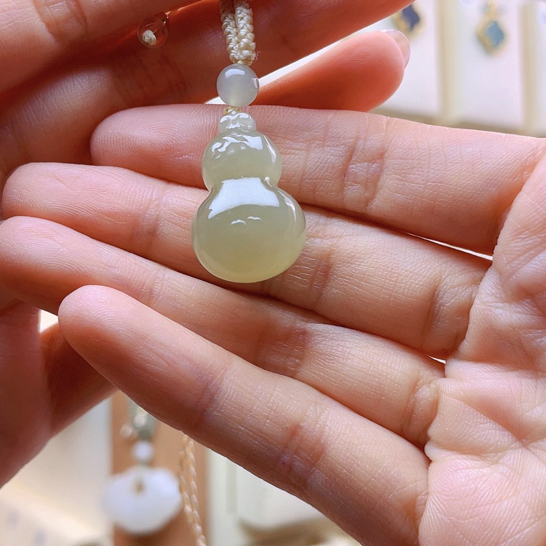 和田玉未镶嵌吊坠(赠链)极***志