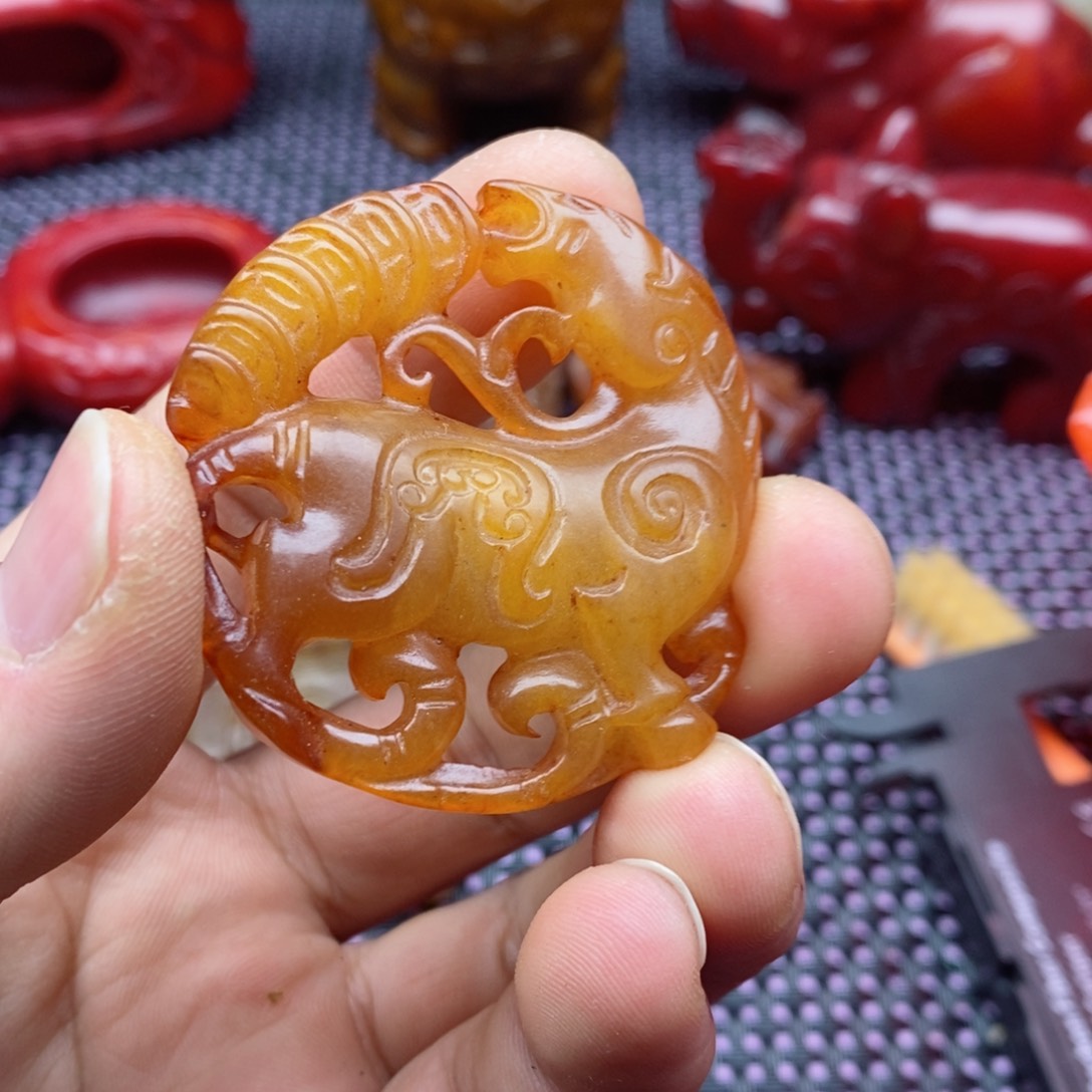 蛇纹石玉颈饰未镶嵌