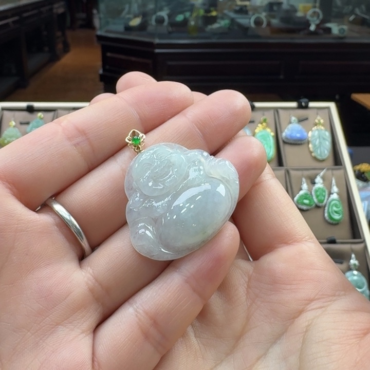 翡翠颈饰18K金镶嵌佛公翡翠