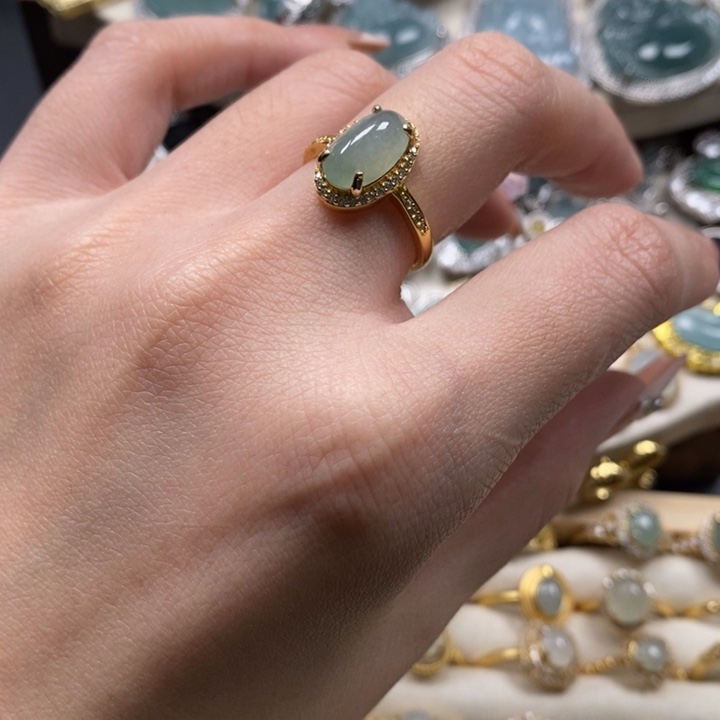 翡翠颈饰未镶嵌翡翠