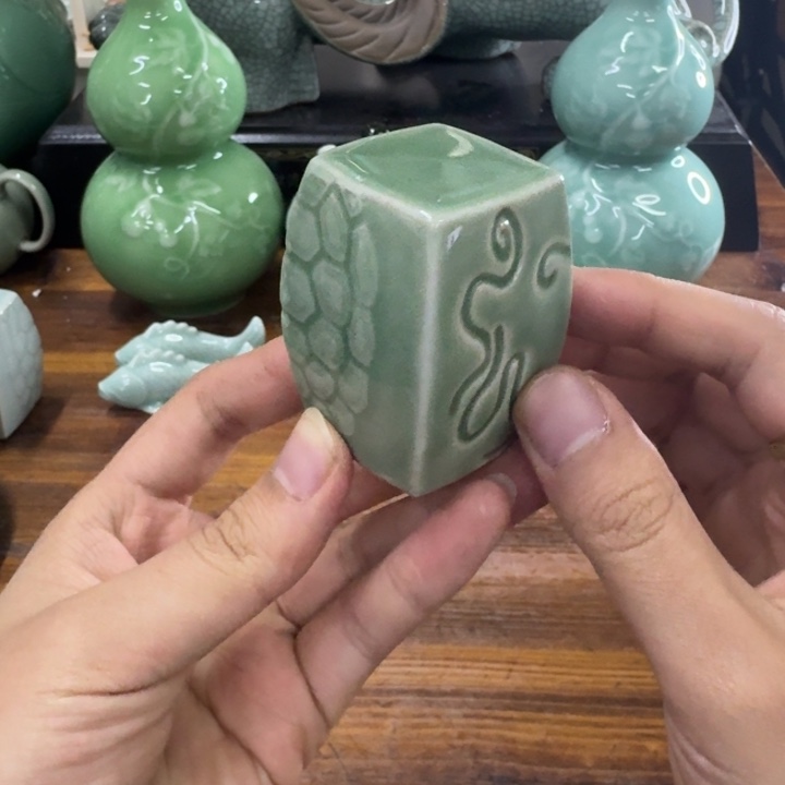 龙泉青瓷茶具微瑕4827