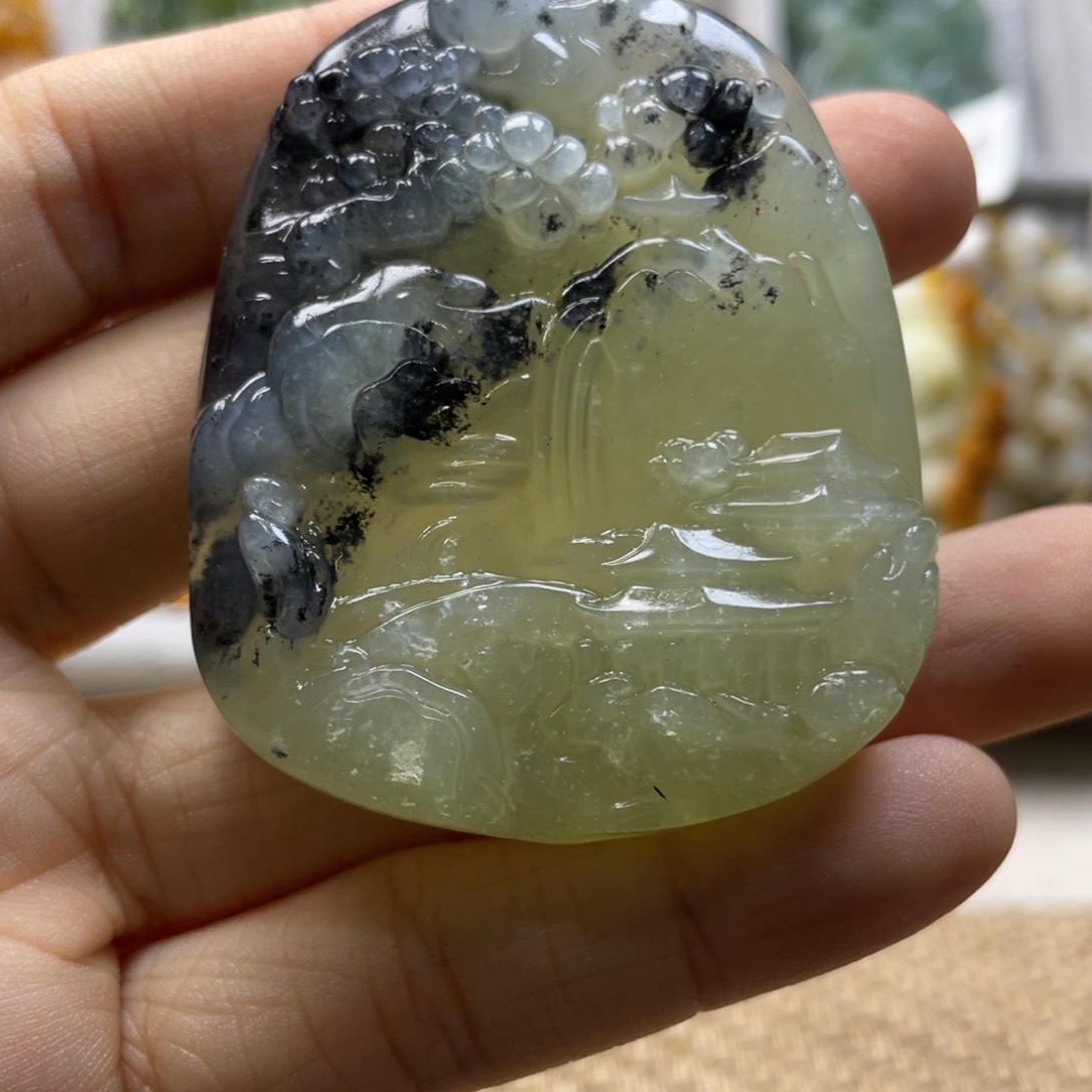 蛇纹石玉颈饰未镶嵌