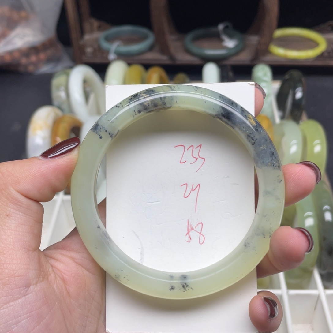 蛇纹石玉未镶嵌手镯