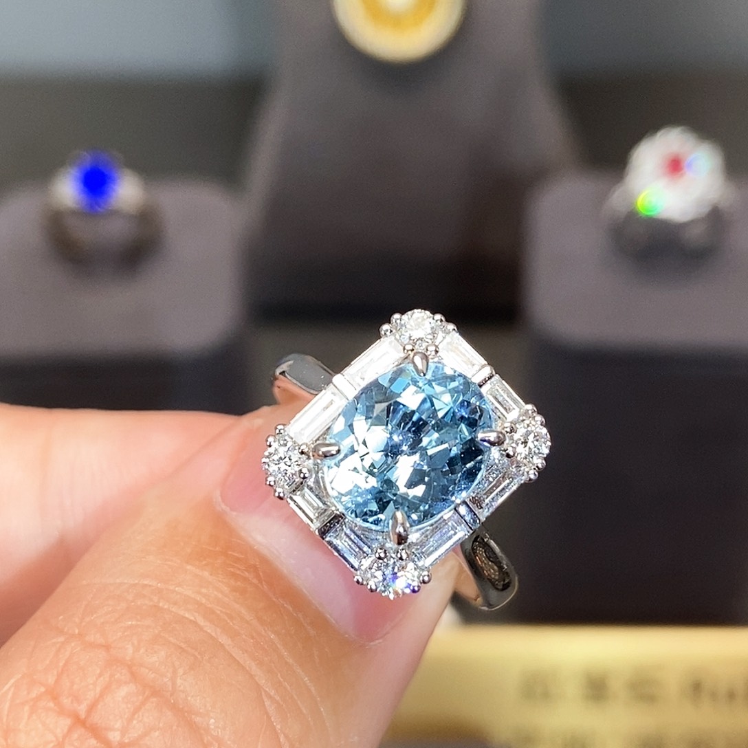 海蓝宝石戒指18K金镶嵌电****拉