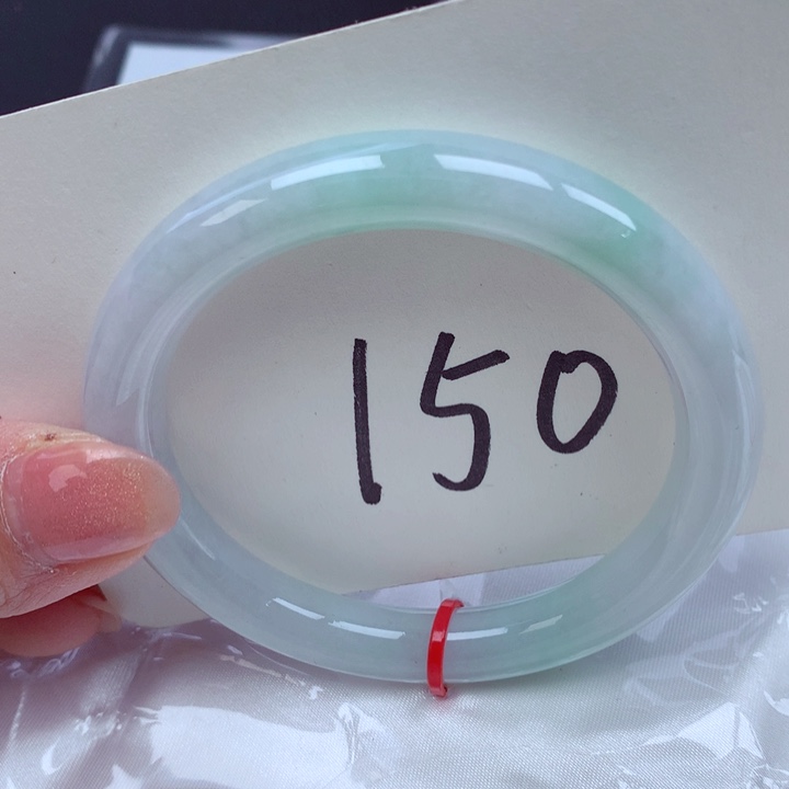 翡翠手镯未镶嵌翡翠