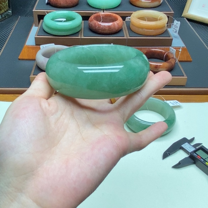 陈***彬石英质玉（非洲翠）合金舍