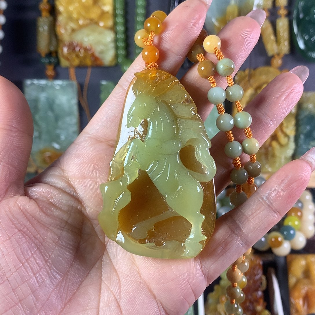 小****岫玉未镶嵌吊坠(赠链)