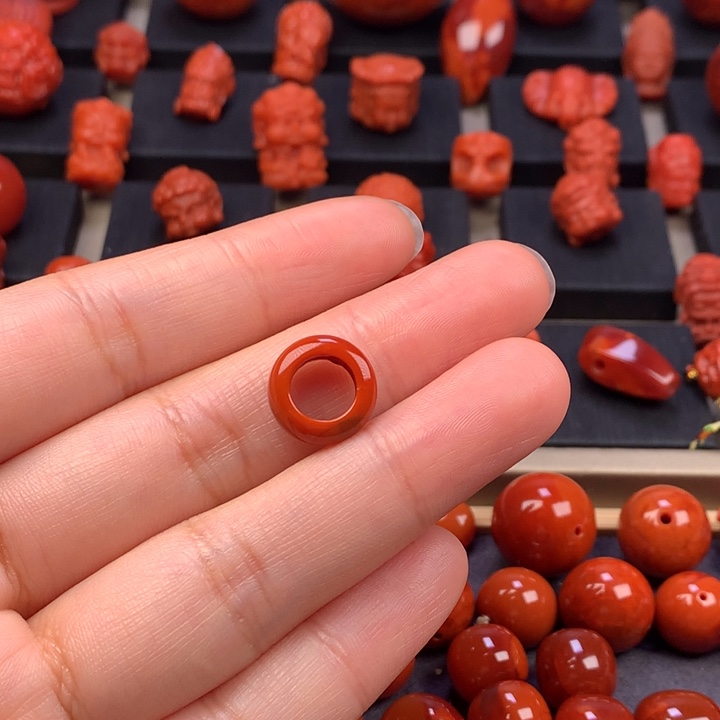 ****兒南红玛瑙未镶嵌跑环内径7MM+