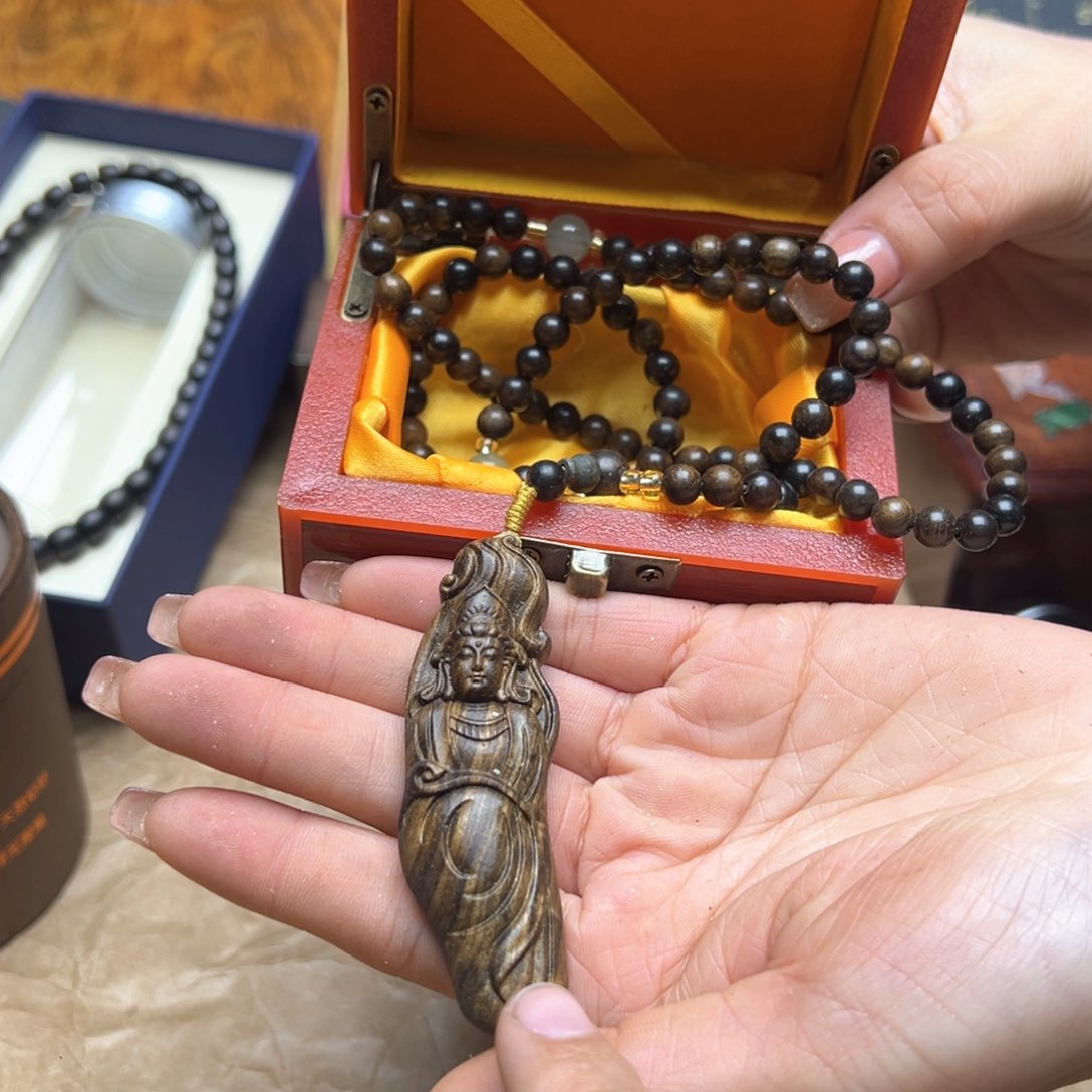 大叶紫檀（黑酸枝木类）