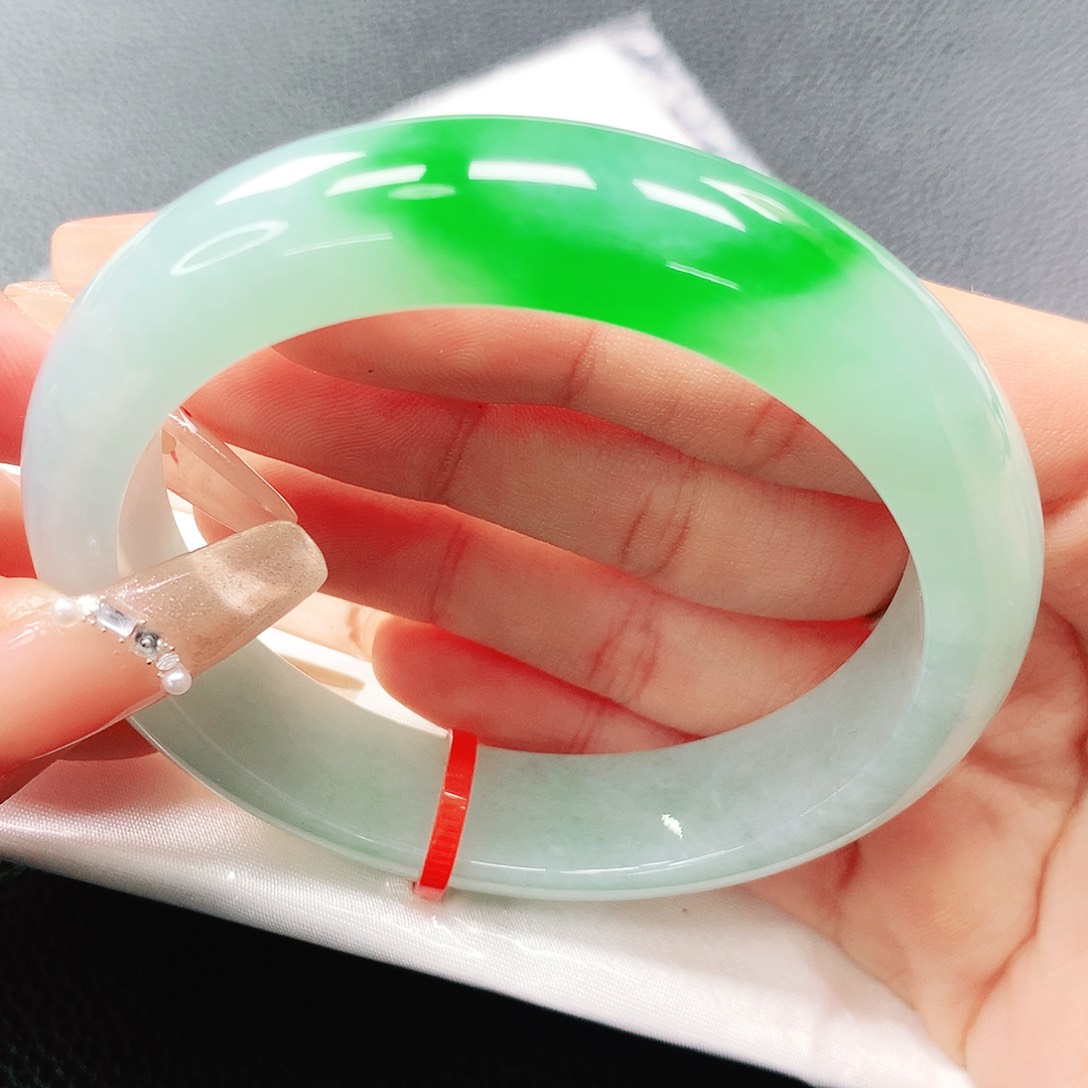 翡翠手镯未镶嵌57圈