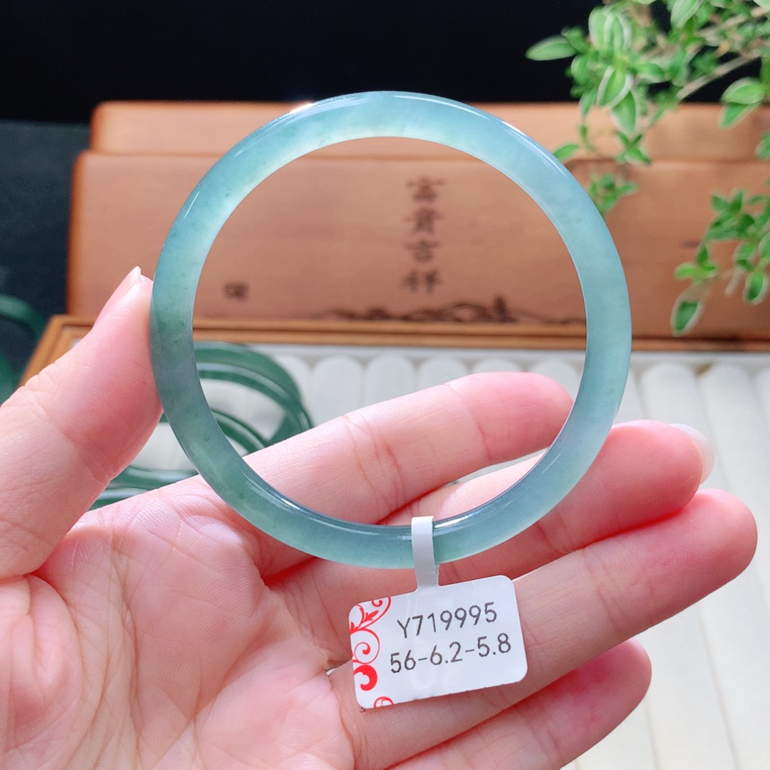 未镶嵌手镯（圆镯）翡翠