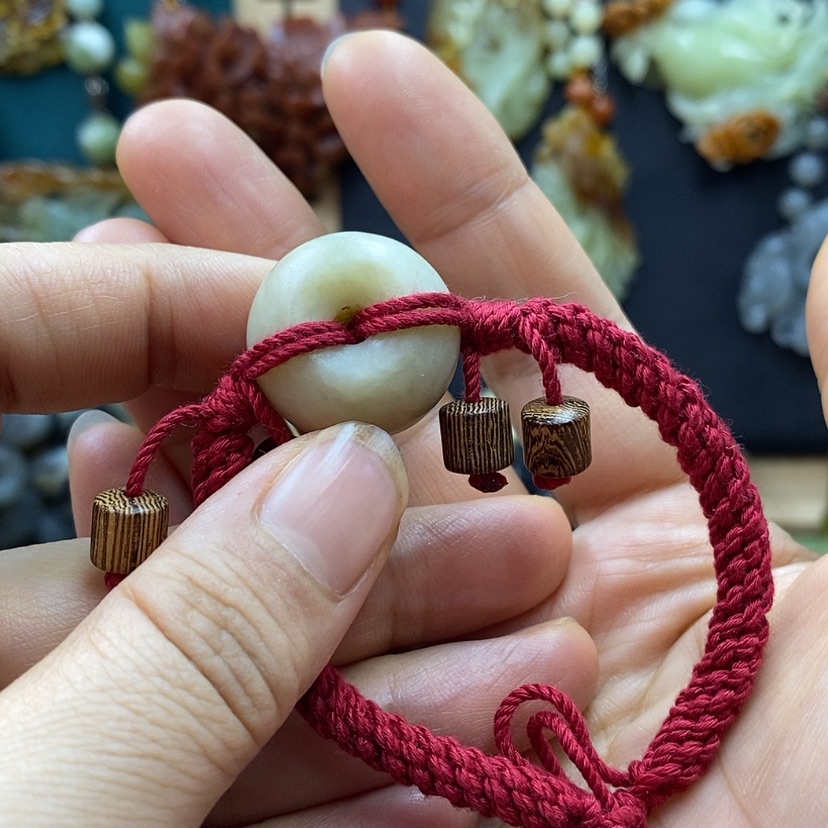 【闪购商品】蛇纹石玉手牌未镶嵌